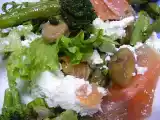 Receita Salada de legumes, castanhas, slmão fumado e requeijão