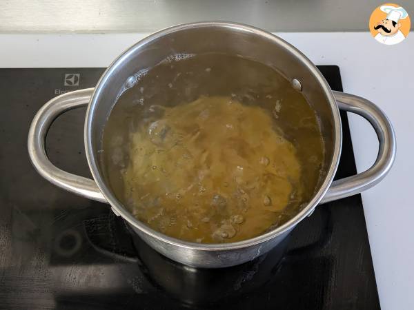 Macarrão ao molho de salsicha fresca (linguiça): um prato simples com sabor intenso - Preparação Passo 6