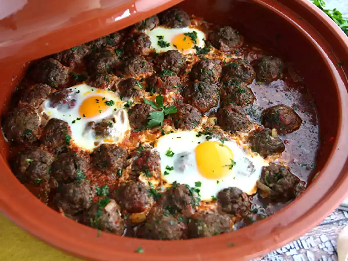 Tagine (tajine) de kafta (almôndegas de carne bem temperadas)
